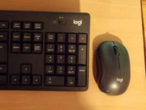 Logitech M220